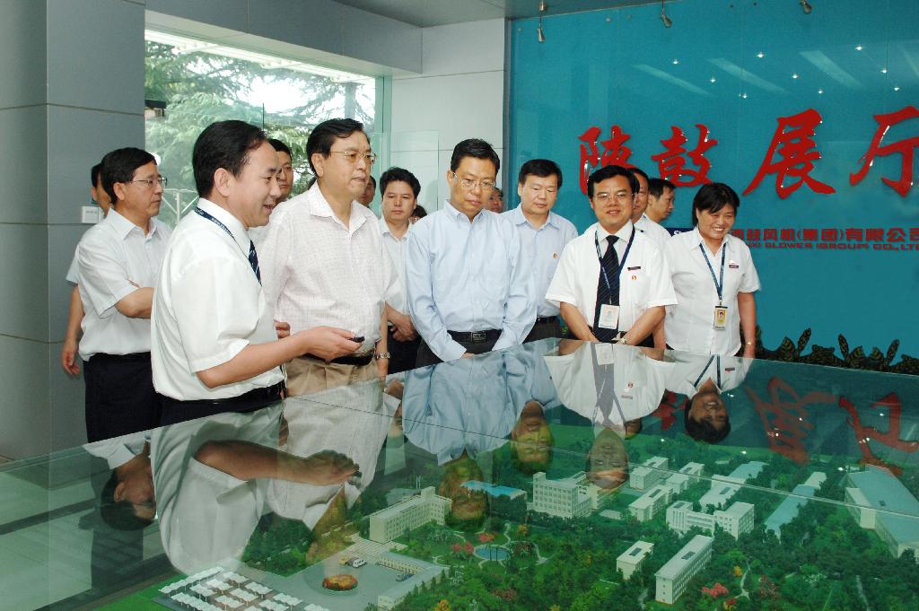 2009年省委书记赵乐际陪同国务院副总理张德江来征途国际视察工作